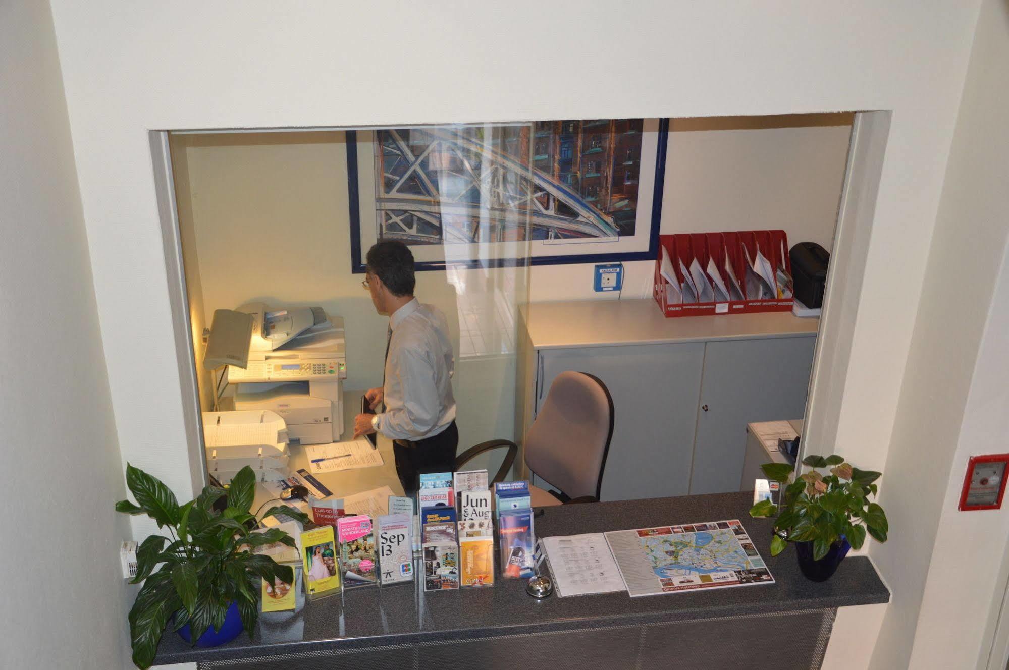 Hotel Commerz Hamburg Dış mekan fotoğraf